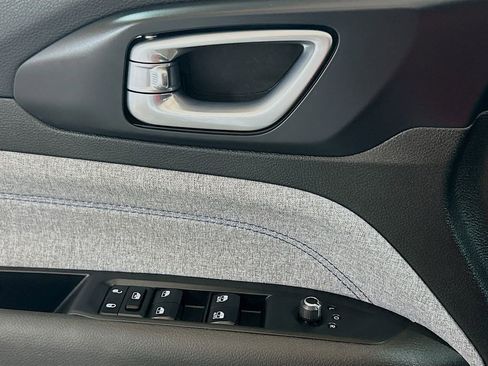 Used 2025 Jeep Compass Latitude image 15