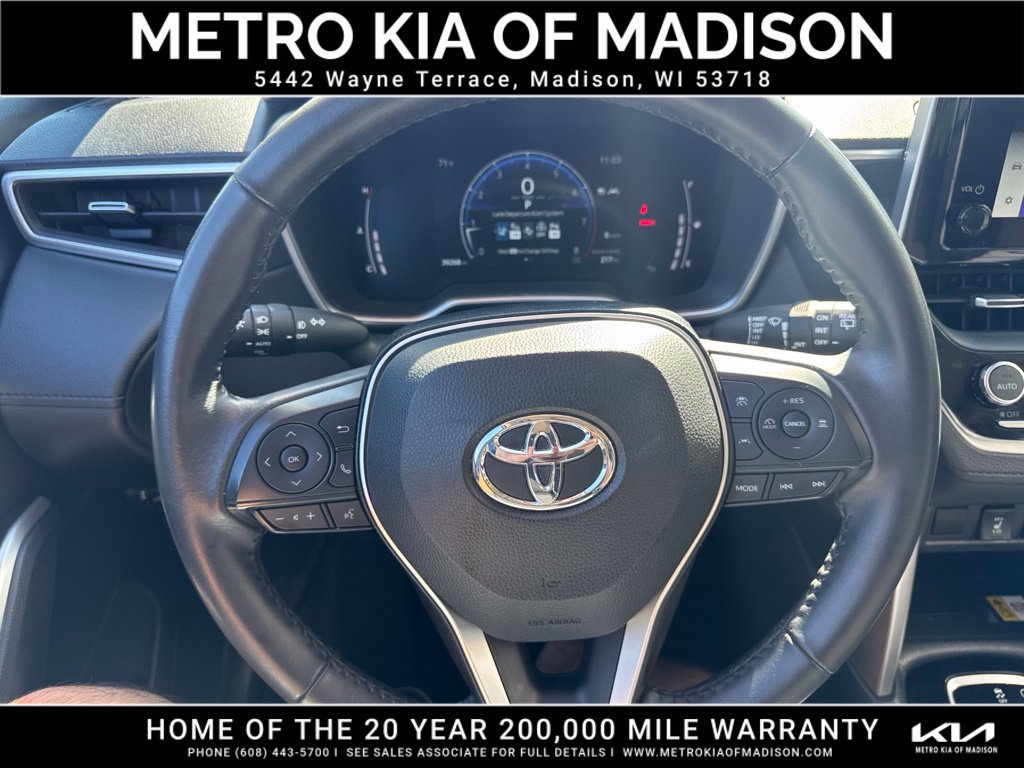 Used 2023 Toyota Corolla Cross XLE w/ Convenience Package AWD/4WD image 18