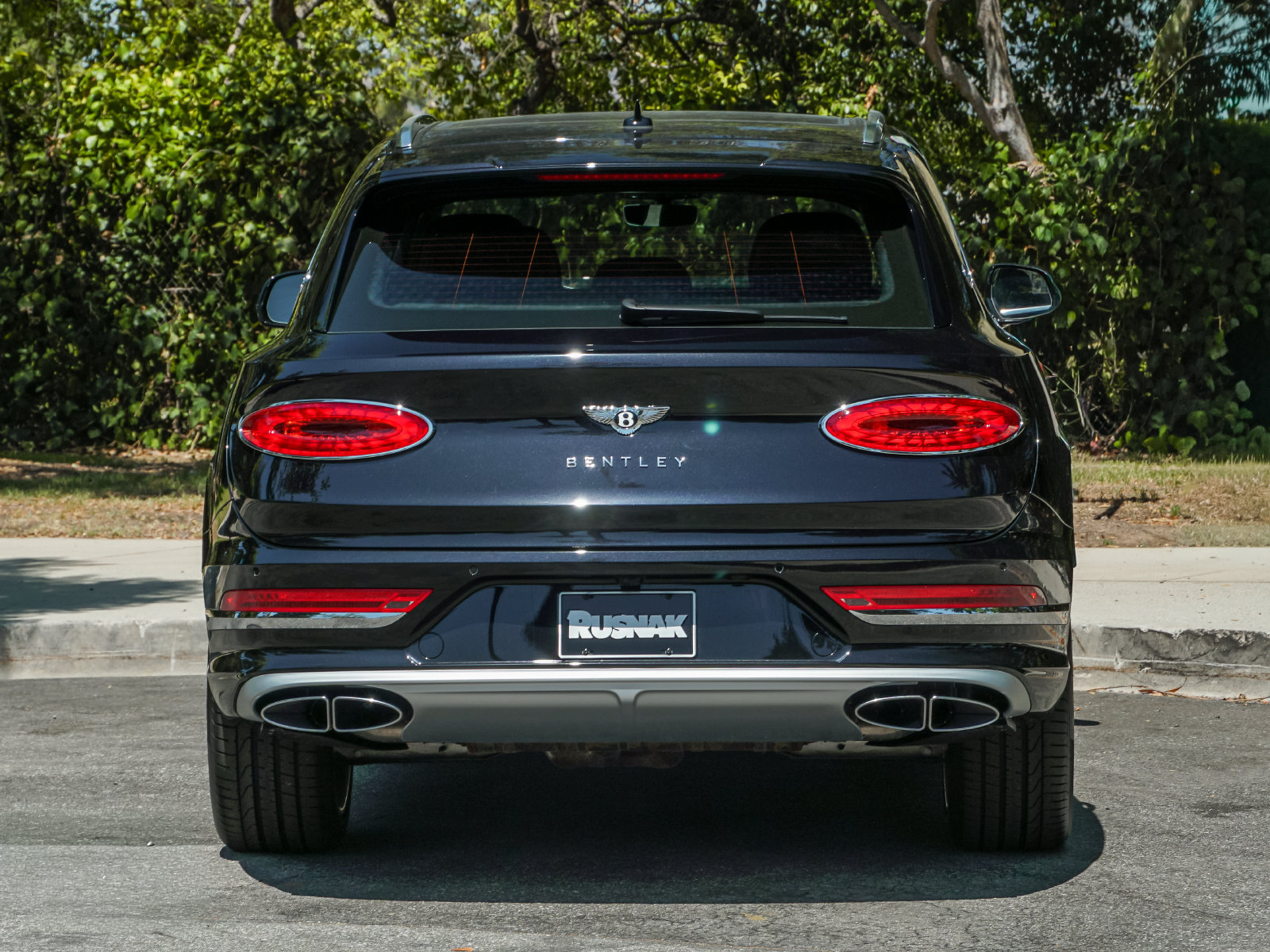 Used 2025 Bentley Bentayga Extended Wheelbase AWD/4WD image 6