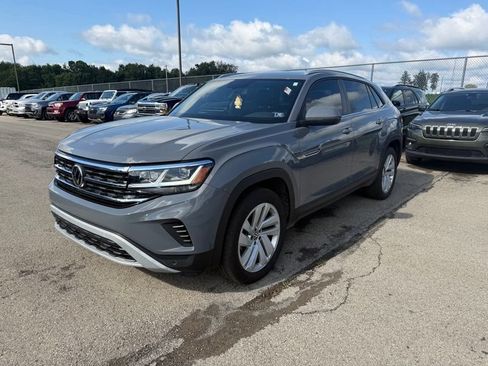 Used 2022 Volkswagen Atlas Cross Sport SE AWD/4WD image 2