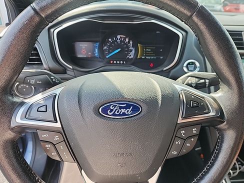 Used 2019 Ford Fusion Titanium FWD image 9