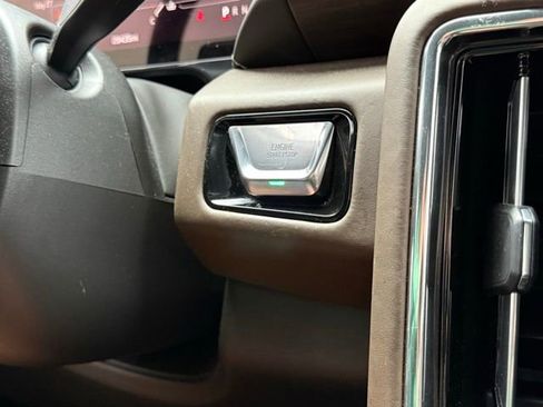 Used 2025 GMC Yukon Denali Ultimate AWD/4WD image 16
