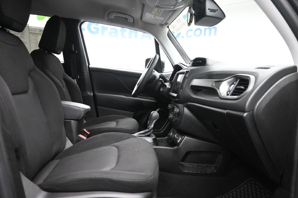 Used 2023 Jeep Renegade Latitude AWD/4WD image 9