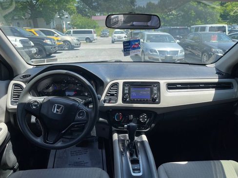 Used 2018 Honda HR-V LX image 17