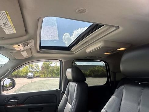 Used 2013 Chevrolet Tahoe LT w/ Luxury Package AWD/4WD image 19
