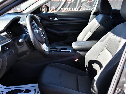 Used 2025 Nissan Altima 2.5 SV FWD image 17