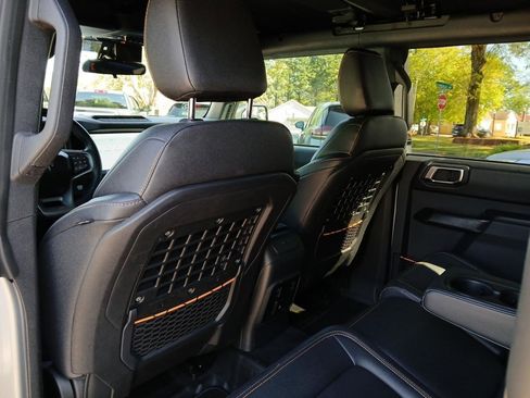 Used 2024 Ford Bronco Badlands image 12