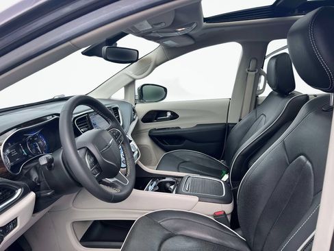 Used 2023 Chrysler Pacifica Limited FWD image 10
