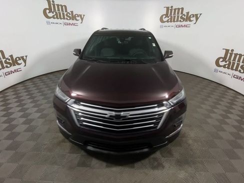 Used 2023 Chevrolet Traverse LT image 3