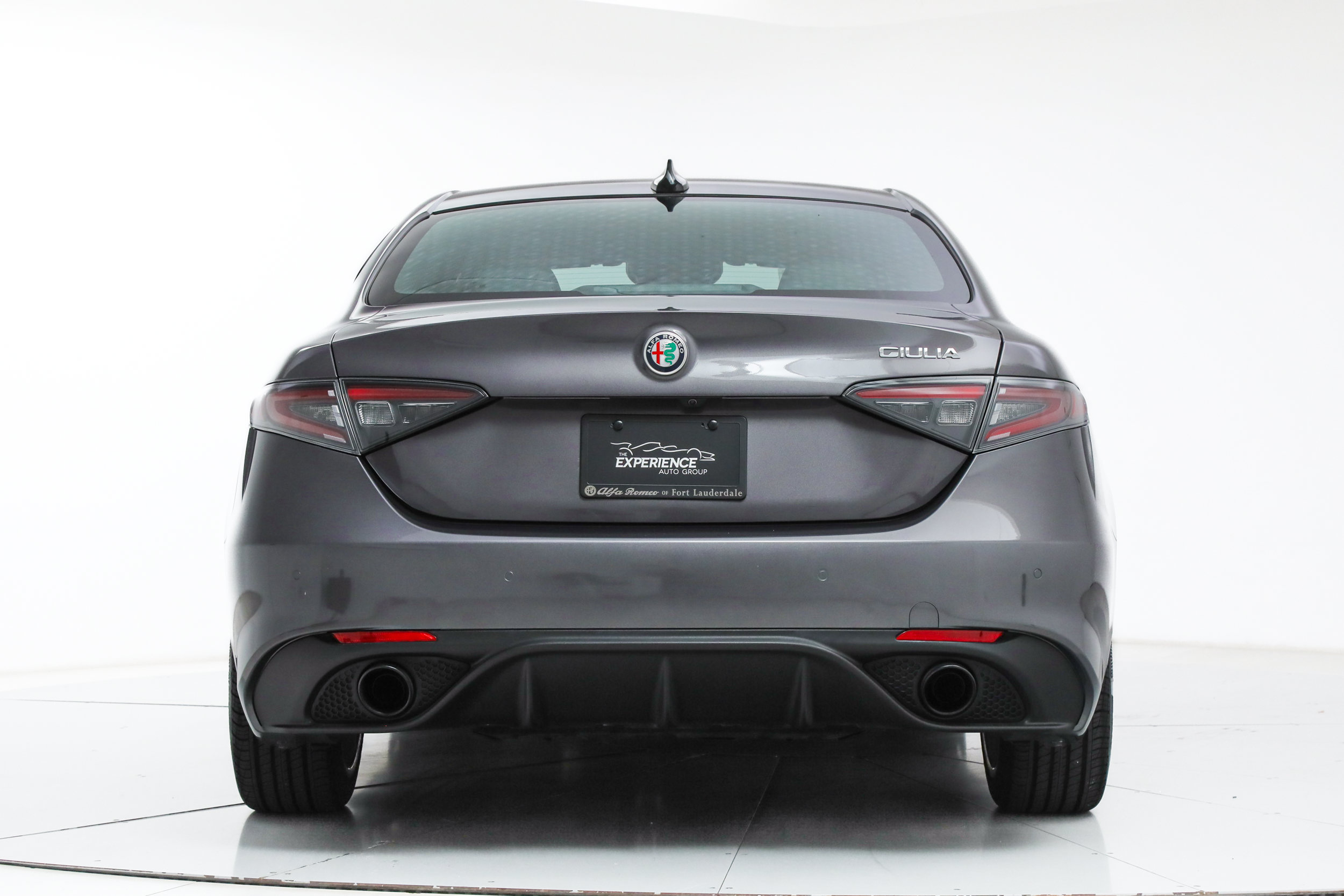 Used 2025 Alfa Romeo Giulia w/ Driving Assist Package RWD image 4