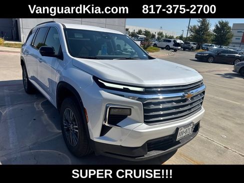 Used 2024 Chevrolet Traverse LT w/ Enhanced Driving Package FWD image 4