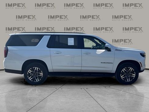 Used 2025 Chevrolet Suburban Z71 AWD/4WD image 6