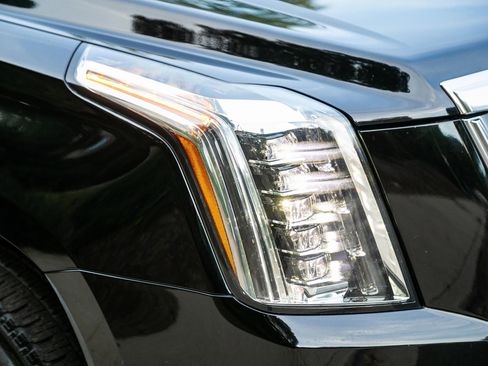 Used 2018 Cadillac Escalade 2WD image 10