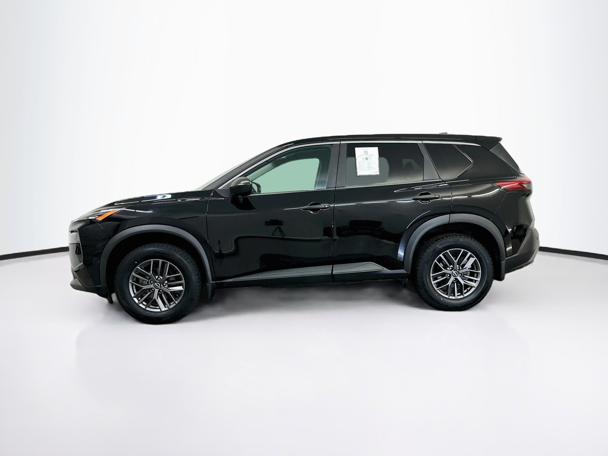 Used 2023 Nissan Rogue S AWD/4WD image 4