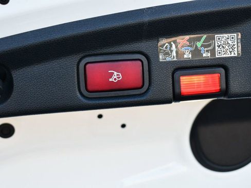 Used 2023 Mercedes-Benz E 450 4MATIC Cabriolet image 17