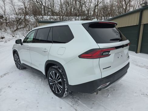 Certified 2025 Toyota Grand Highlander AWD Hybrid image 4