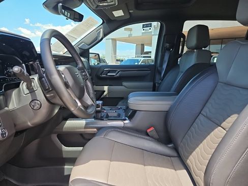 Used 2025 Chevrolet Silverado 1500 ZR2 w/ Technology Package AWD/4WD image 14
