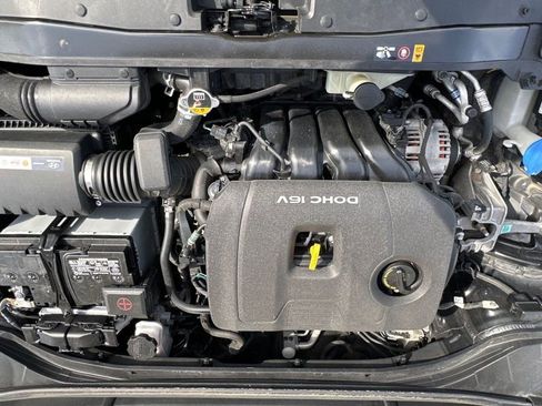 Used 2017 Hyundai Elantra SE image 21