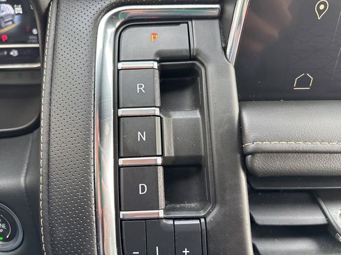 Used 2022 GMC Yukon XL SLT image 28