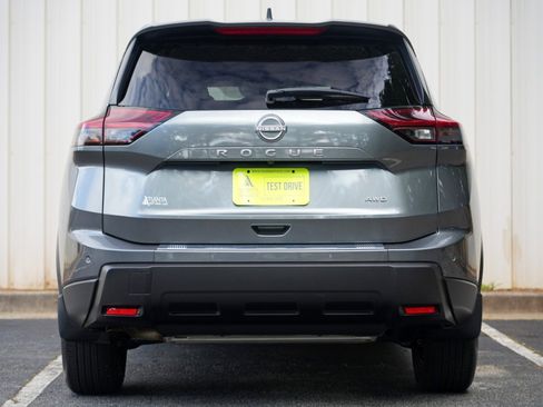 Used 2025 Nissan Rogue SV AWD/4WD image 9