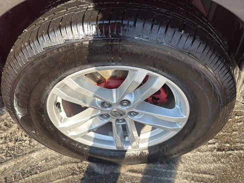 Used 2018 Ford Explorer XLT w/ Equipment Group 202A image 9