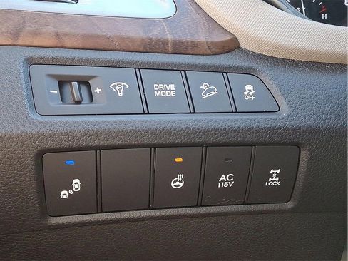 Used 2017 Hyundai Santa Fe SE image 27