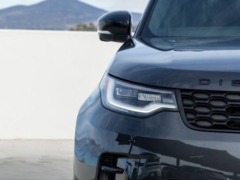Used 2025 Land Rover Discovery Dynamic SE image 9
