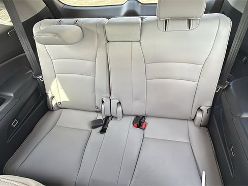 Used 2017 Honda Pilot Touring image 12