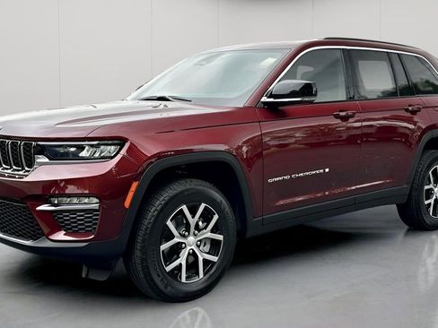New 2025 Jeep Grand Cherokee Limited w/ Trailer Tow Package image 9