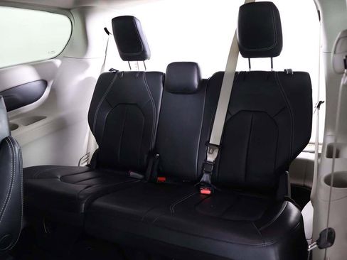 Used 2023 Chrysler Pacifica Touring-L FWD image 35