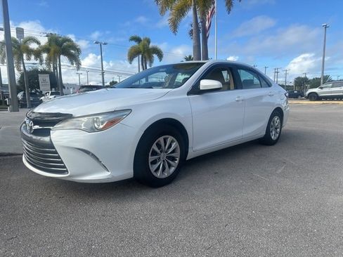 Used 2017 Toyota Camry LE image 6
