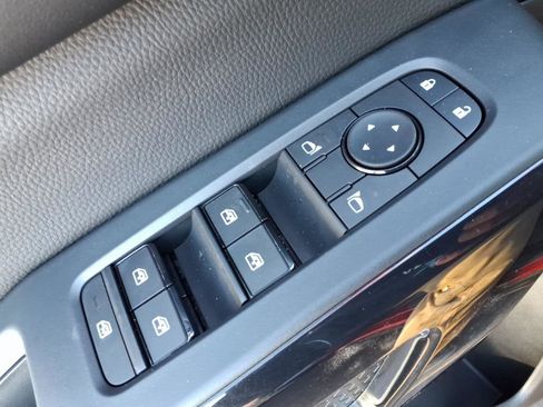 New 2026 Nissan Pathfinder SV image 17