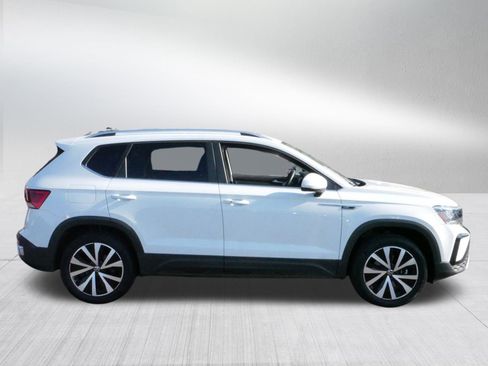 Certified 2022 Volkswagen Taos SE image 8