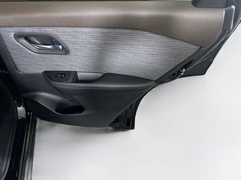 Used 2023 Nissan Rogue SV FWD image 27
