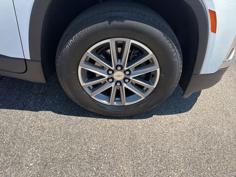 Used 2023 Chevrolet Traverse LT FWD image 36