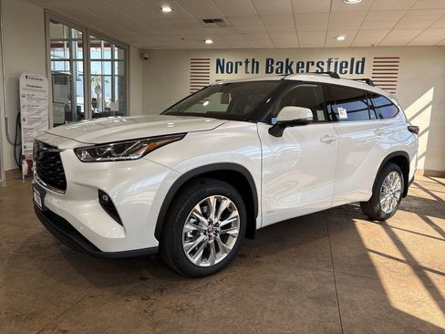 New 2026 Toyota Highlander Limited image 1