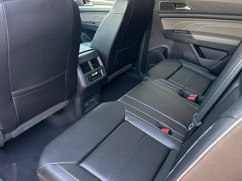 Used 2023 Volkswagen Atlas SE w/ Black Wheel Package FWD image 12