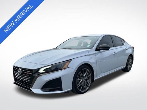 Used 2023 Nissan Altima 2.0 SR image 7