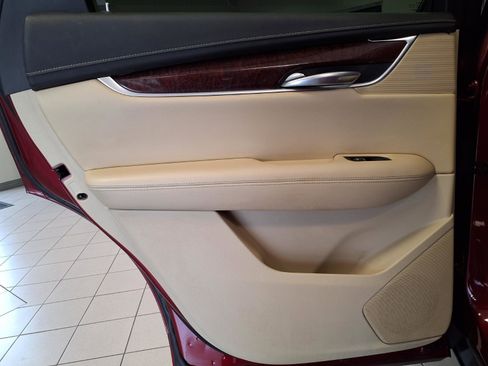 Used 2019 Cadillac XT5 Luxury FWD image 18