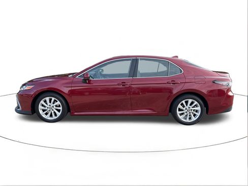 Used 2022 Toyota Camry LE FWD image 6