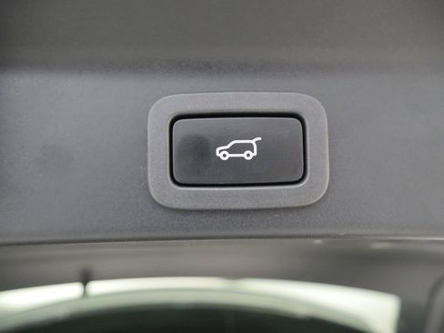 Used 2019 Jaguar F-PACE SVR image 26