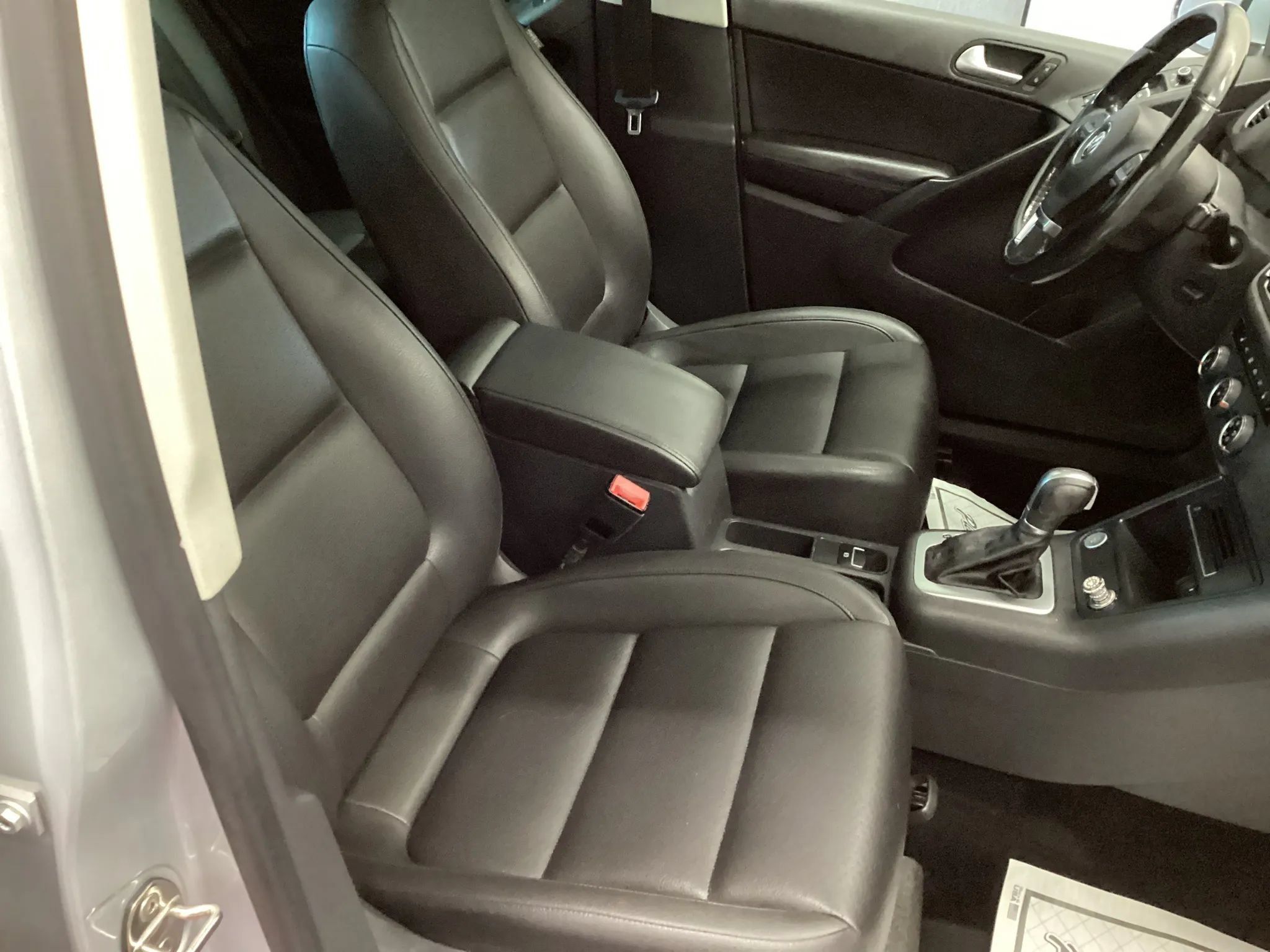 Used 2016 Volkswagen Tiguan SE FWD image 10