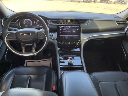 Used 2023 Jeep Grand Cherokee L Limited w/ Black Appearance Package image 16