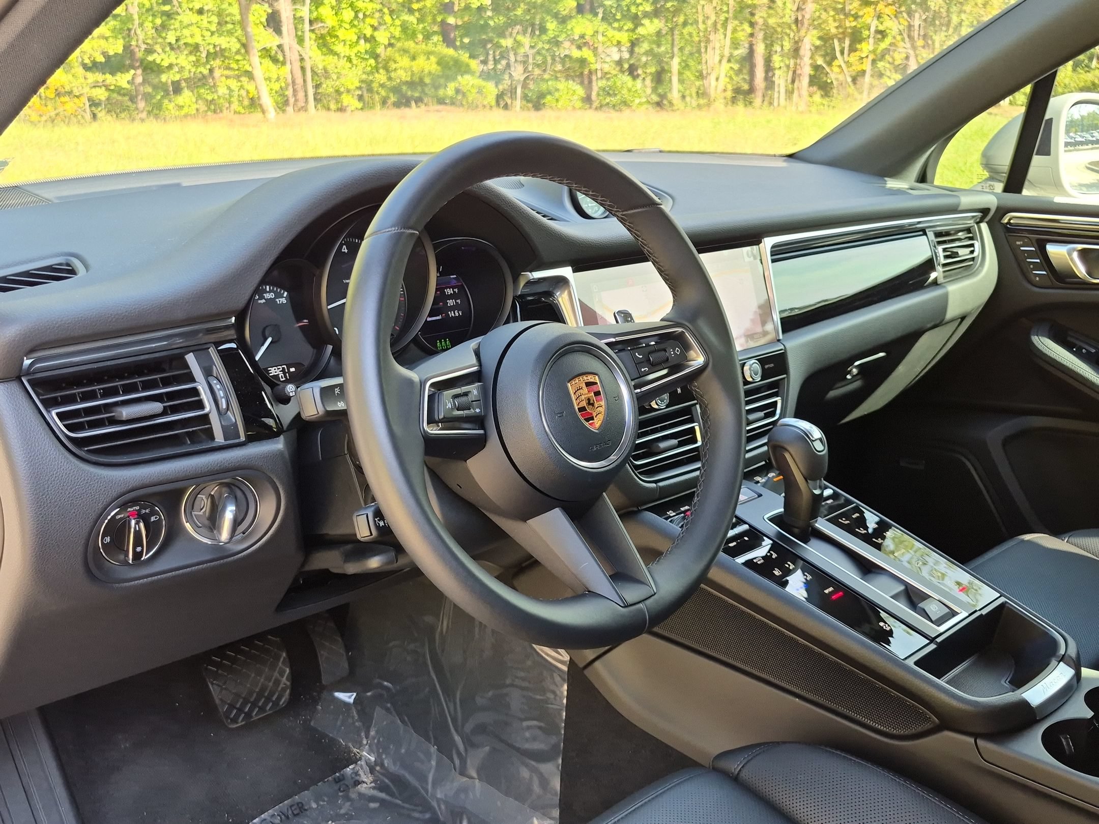 Certified 2026 Porsche Macan AWD/4WD image 4