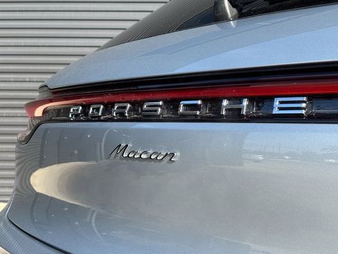 Certified 2025 Porsche Macan image 27