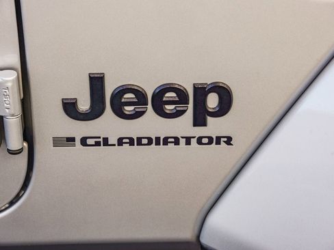 Used 2023 Jeep Gladiator Sport image 13