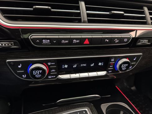 Used 2018 Audi Q7 3.0T Prestige w/ Prestige Package AWD/4WD image 24