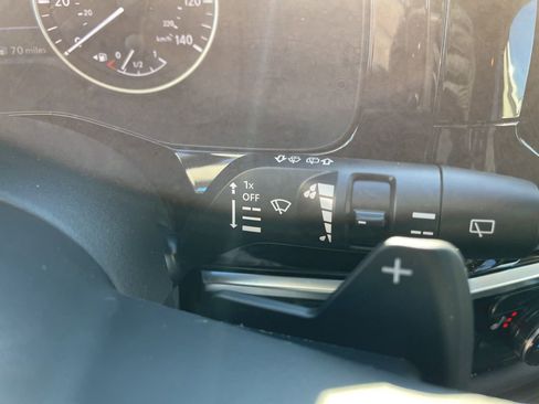 Used 2025 Nissan Pathfinder SV image 16