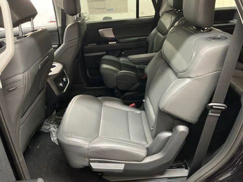 New 2026 Ford Expedition Active AWD/4WD image 12