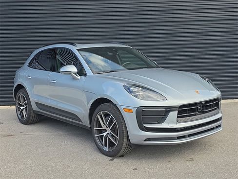 Used 2025 Porsche Macan image 9